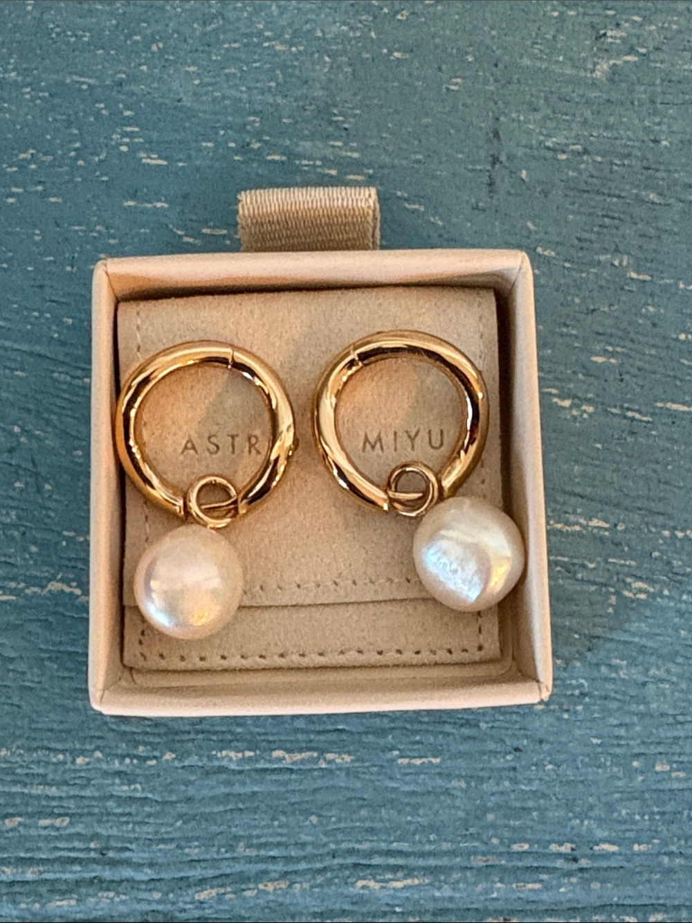 Brand new Astrid & Miyu Serenity Pearl hoops
